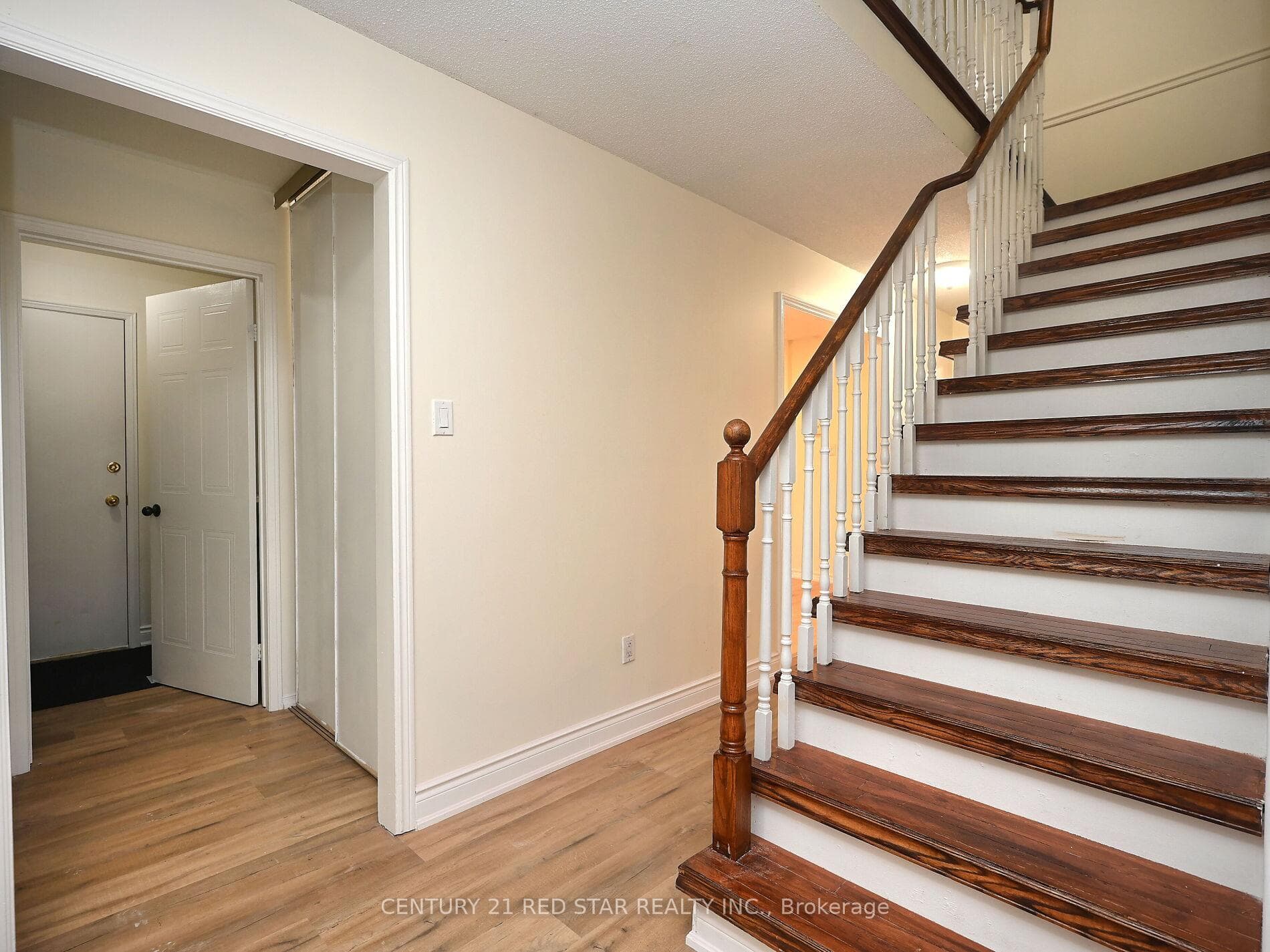 68 La France Road photo 22