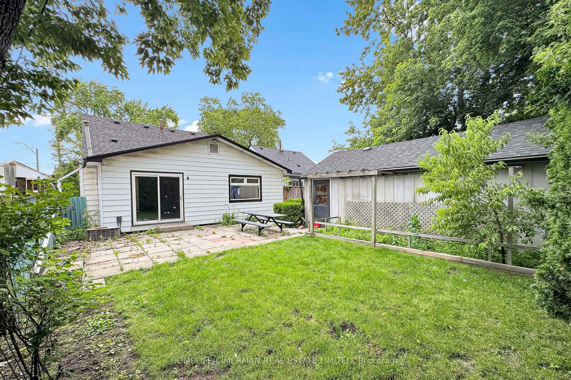 166 Normanhurst Avenue photo 25