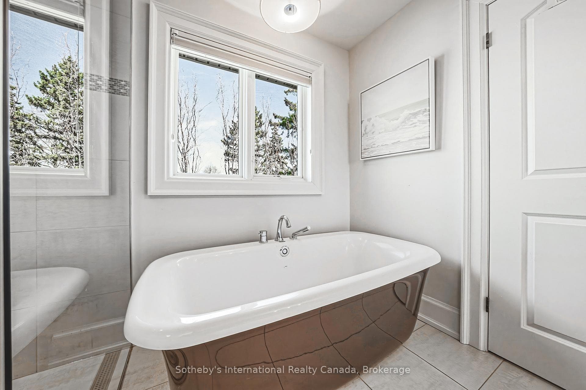 Master Ensuite Soaker Tub
