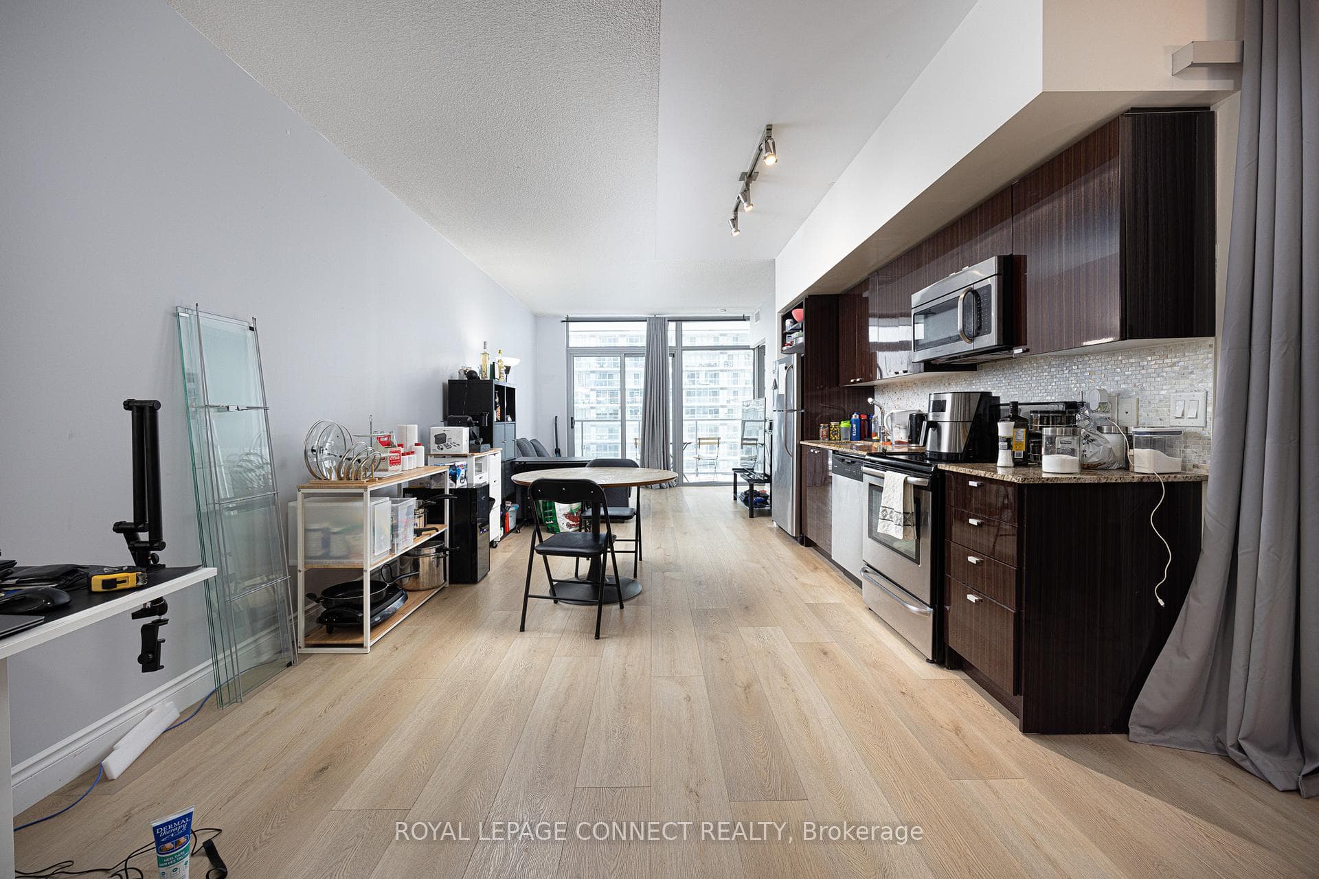 105 The Queensway N/A Unit 1215 photo 3