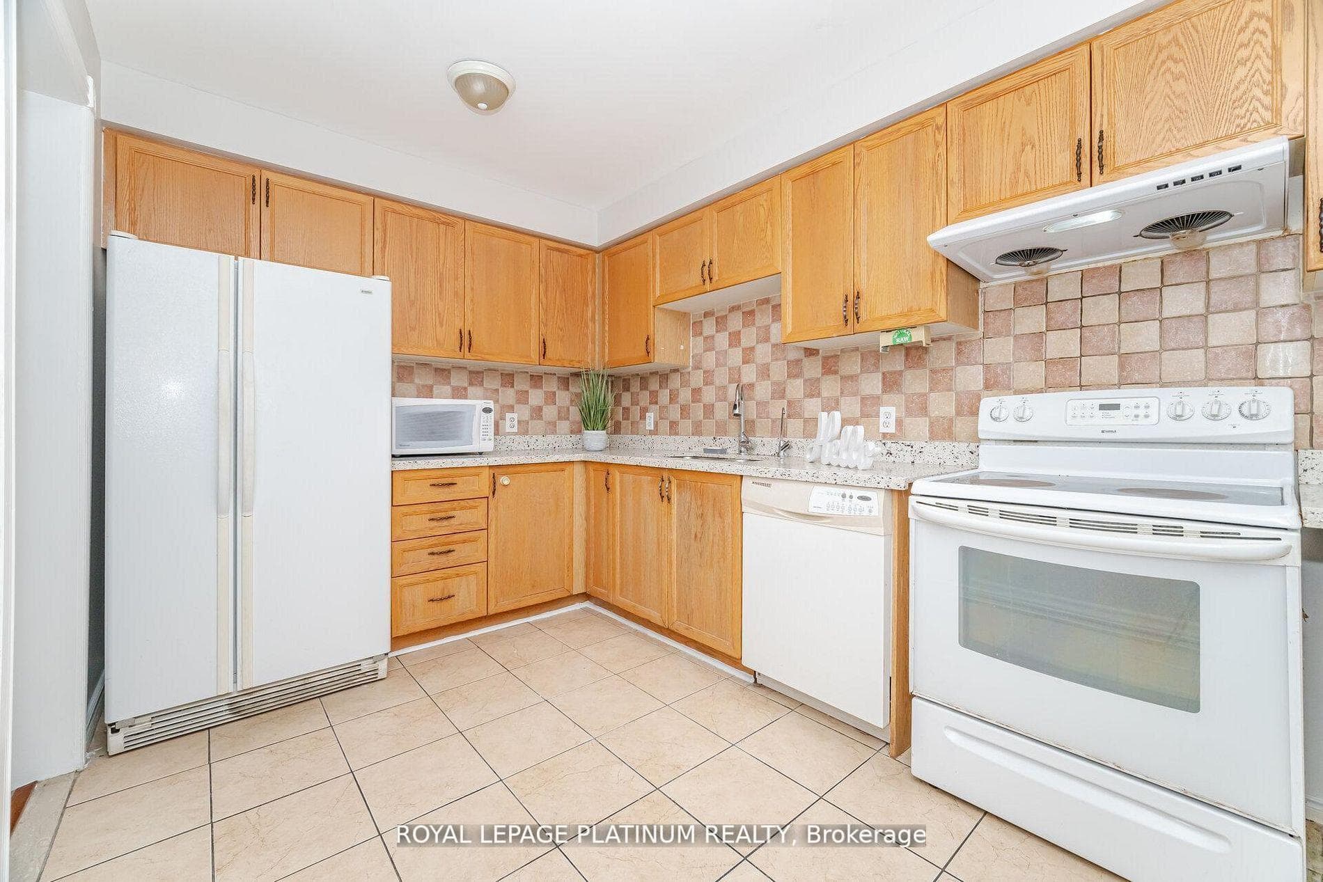 51 Softneedle Avenue photo 5