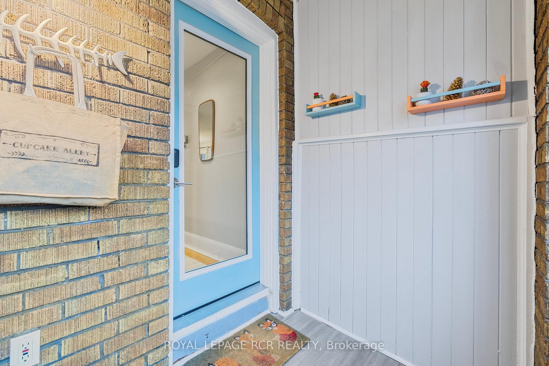 391 Kingston Road photo 4
