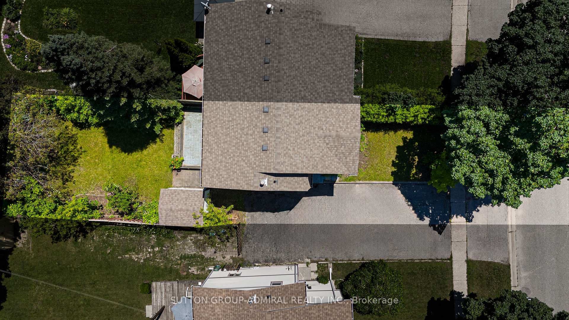 35 Mowat Crescent photo 29
