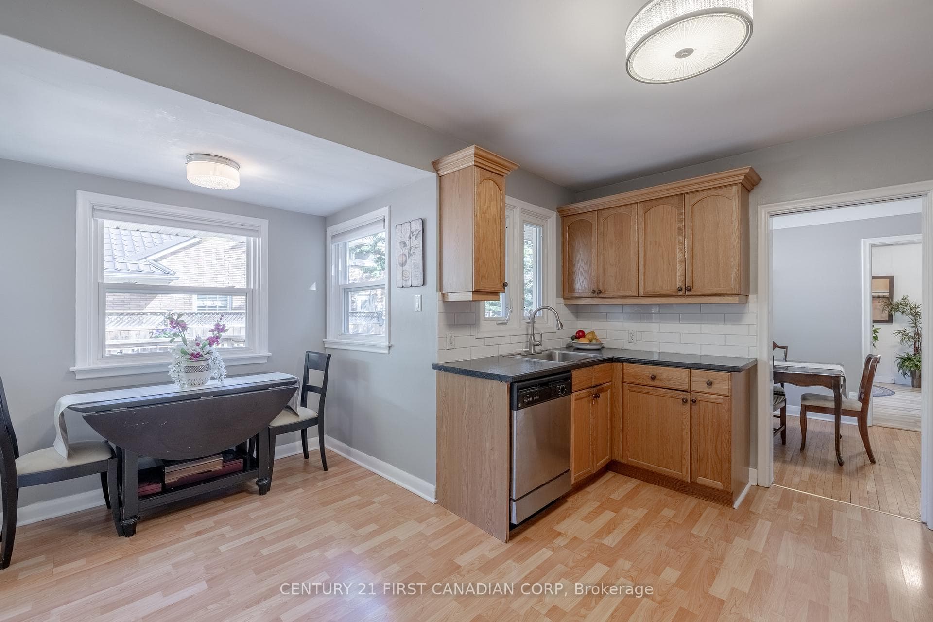 363 Ridout Street photo 8