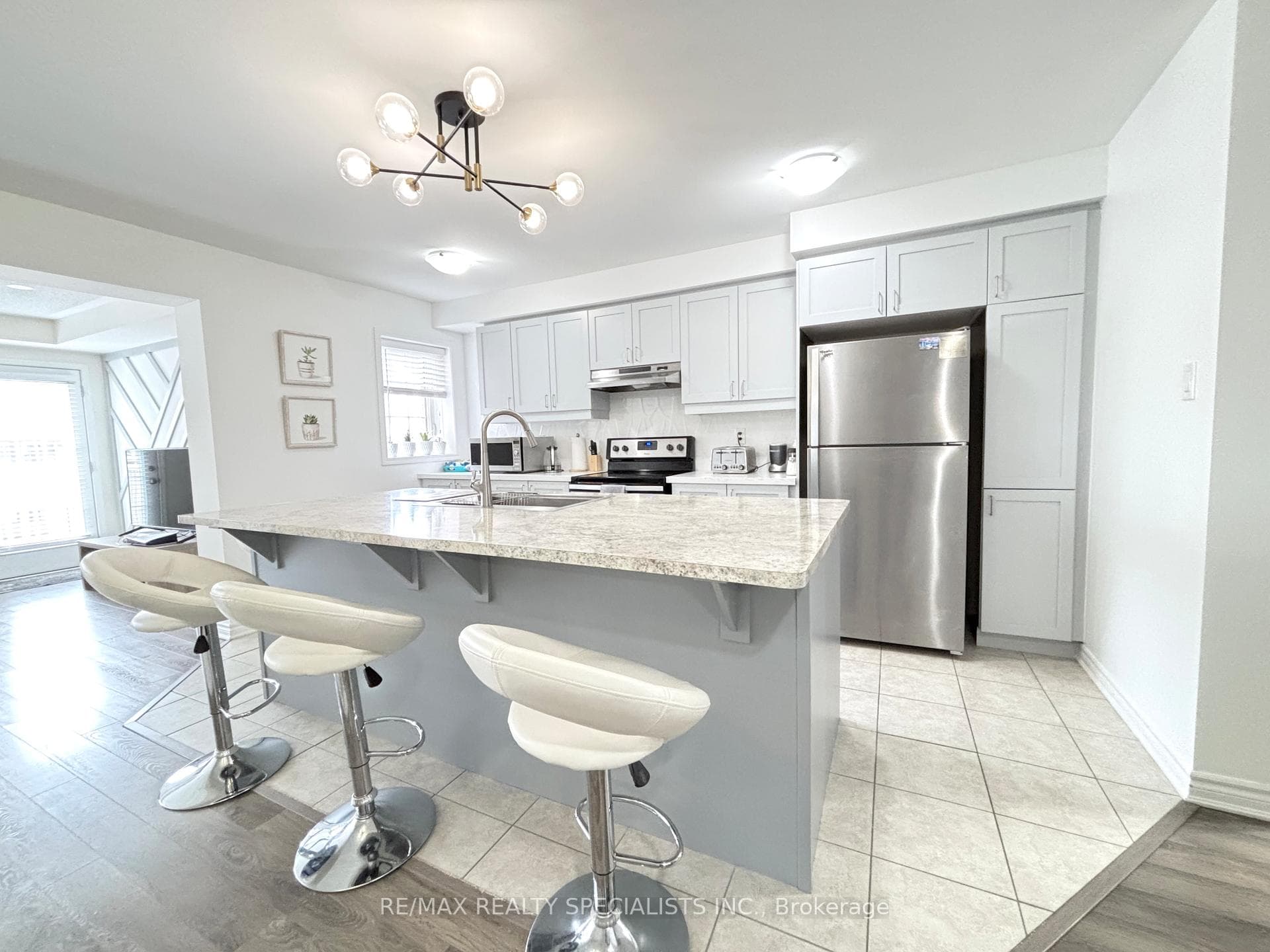 1578 Leblanc Court photo 3