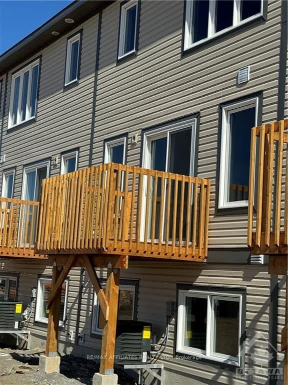 48 STAPLES Boulevard photo 3