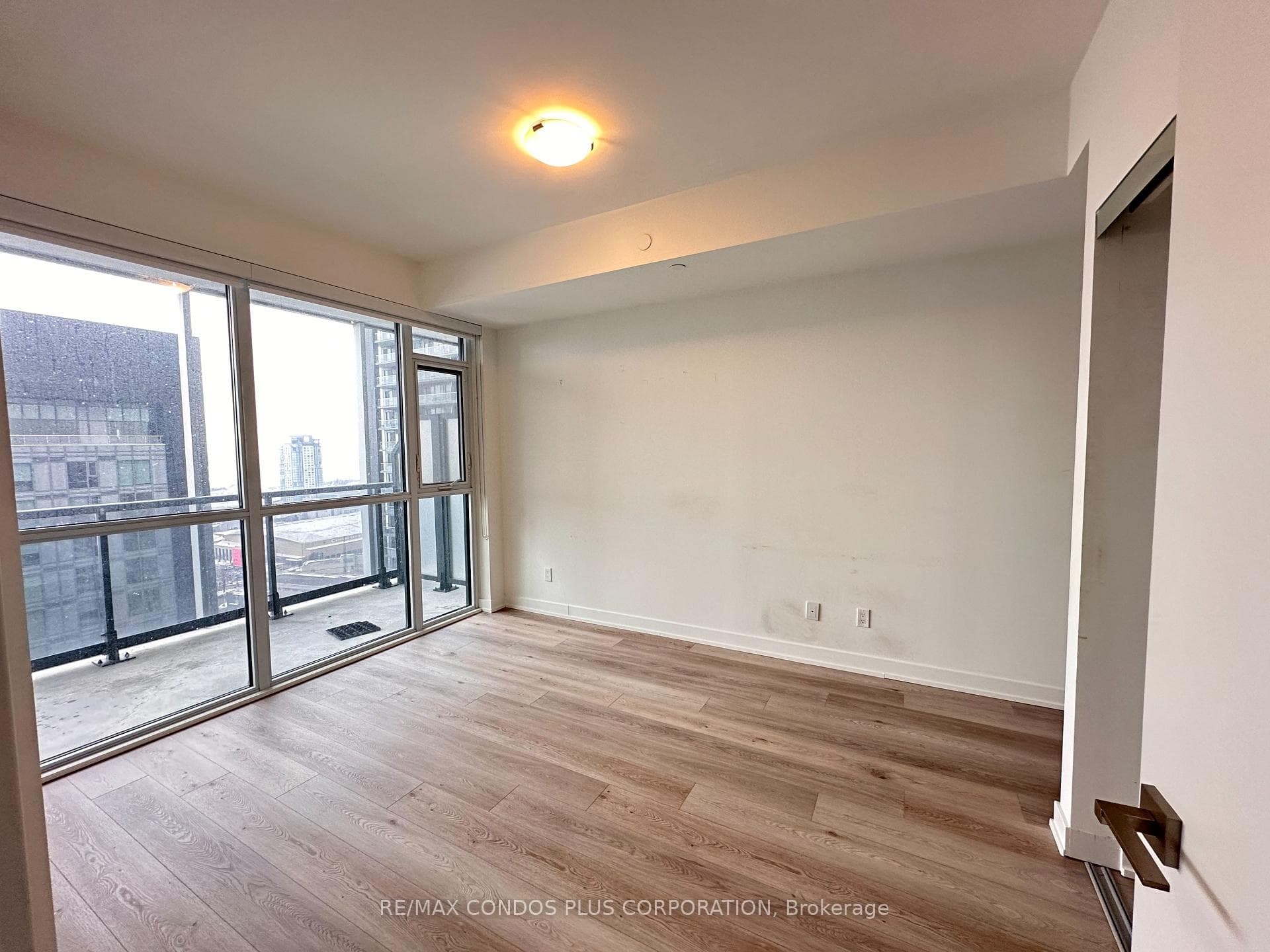 50 Ordnance Street Unit 2512 photo 5