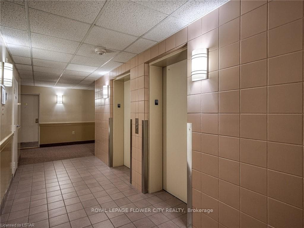 860 Commissioners Road Unit 707 photo 4