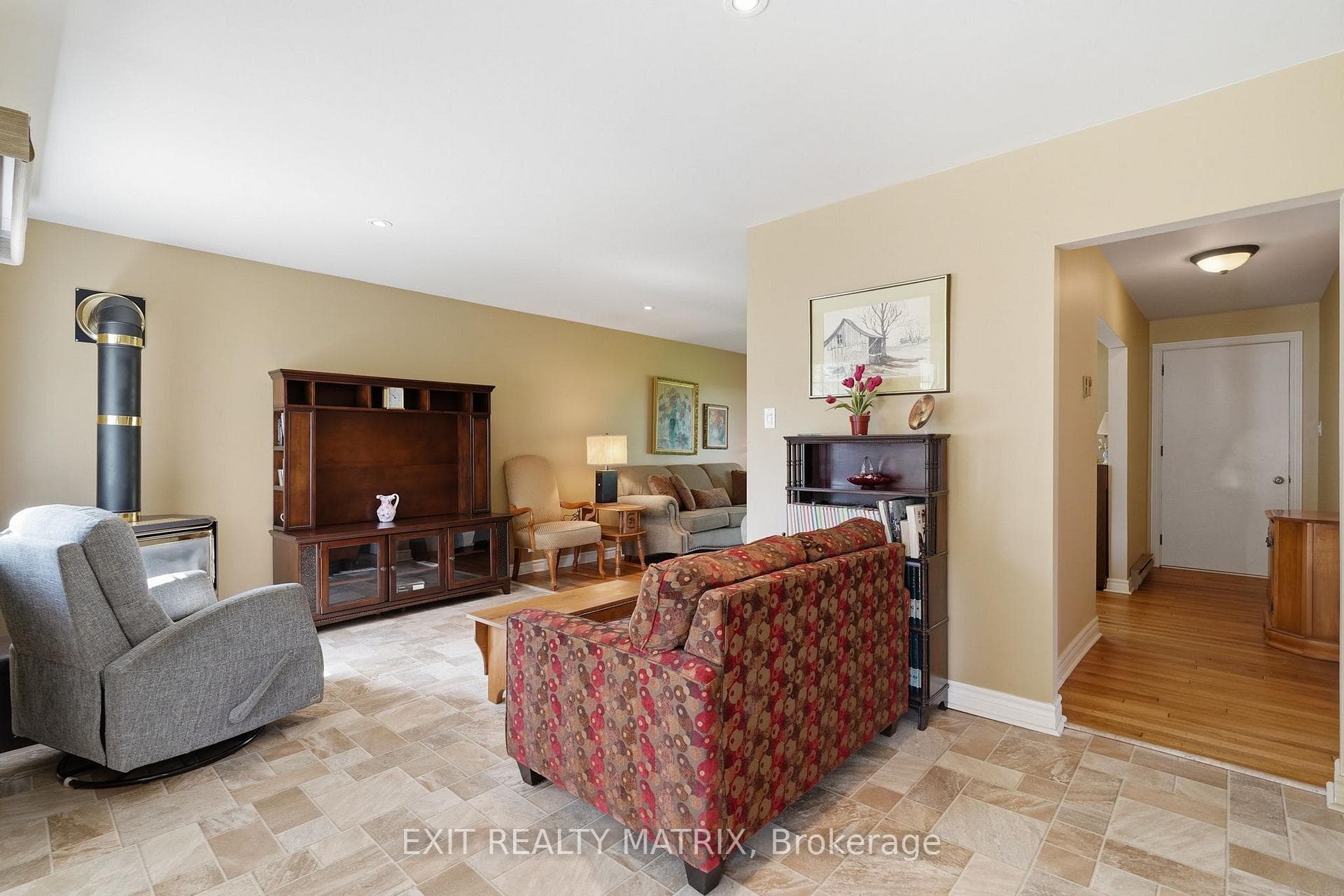 3 Hillview Circle photo 8
