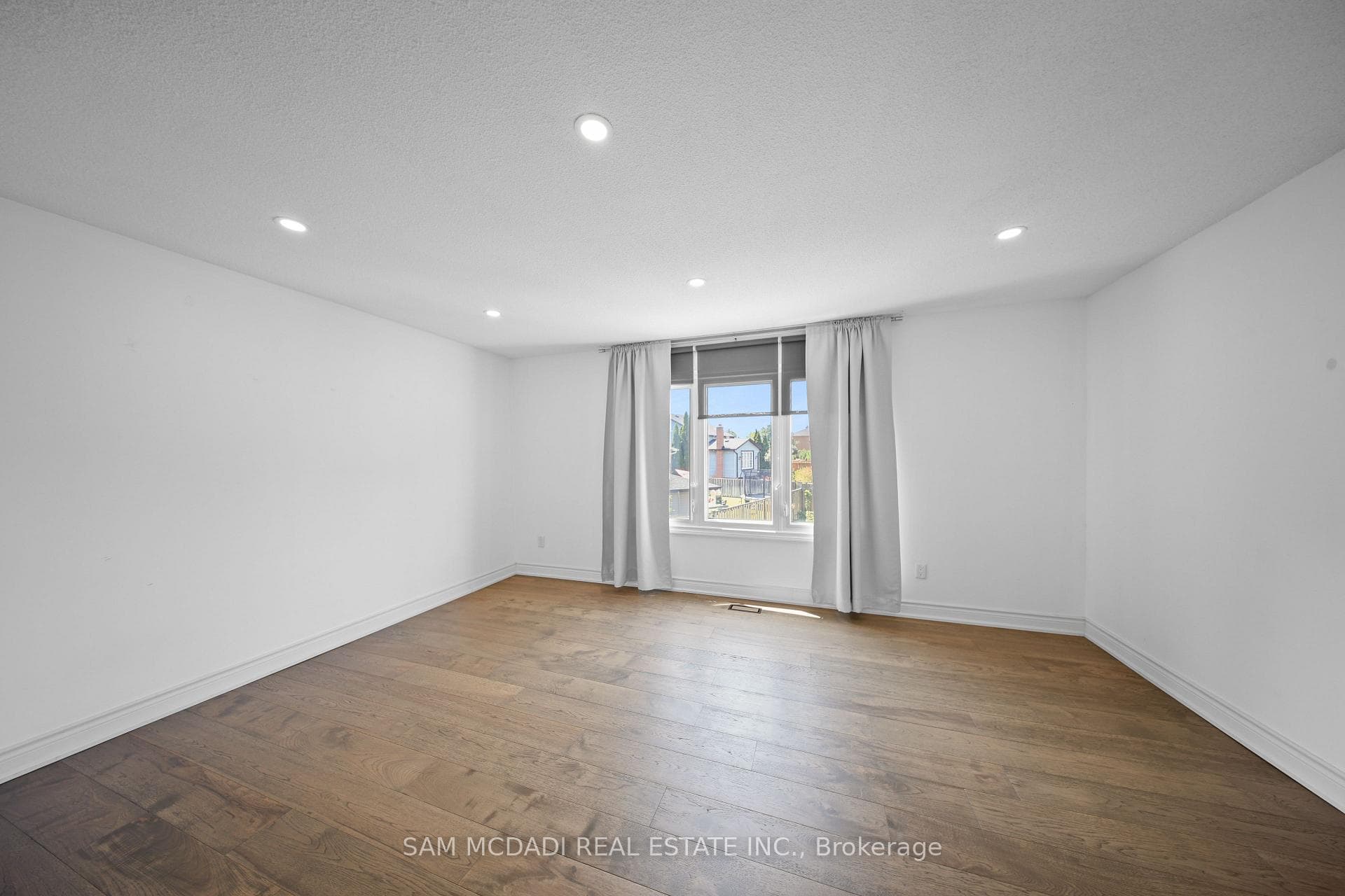 3949 Teakwood Drive photo 9