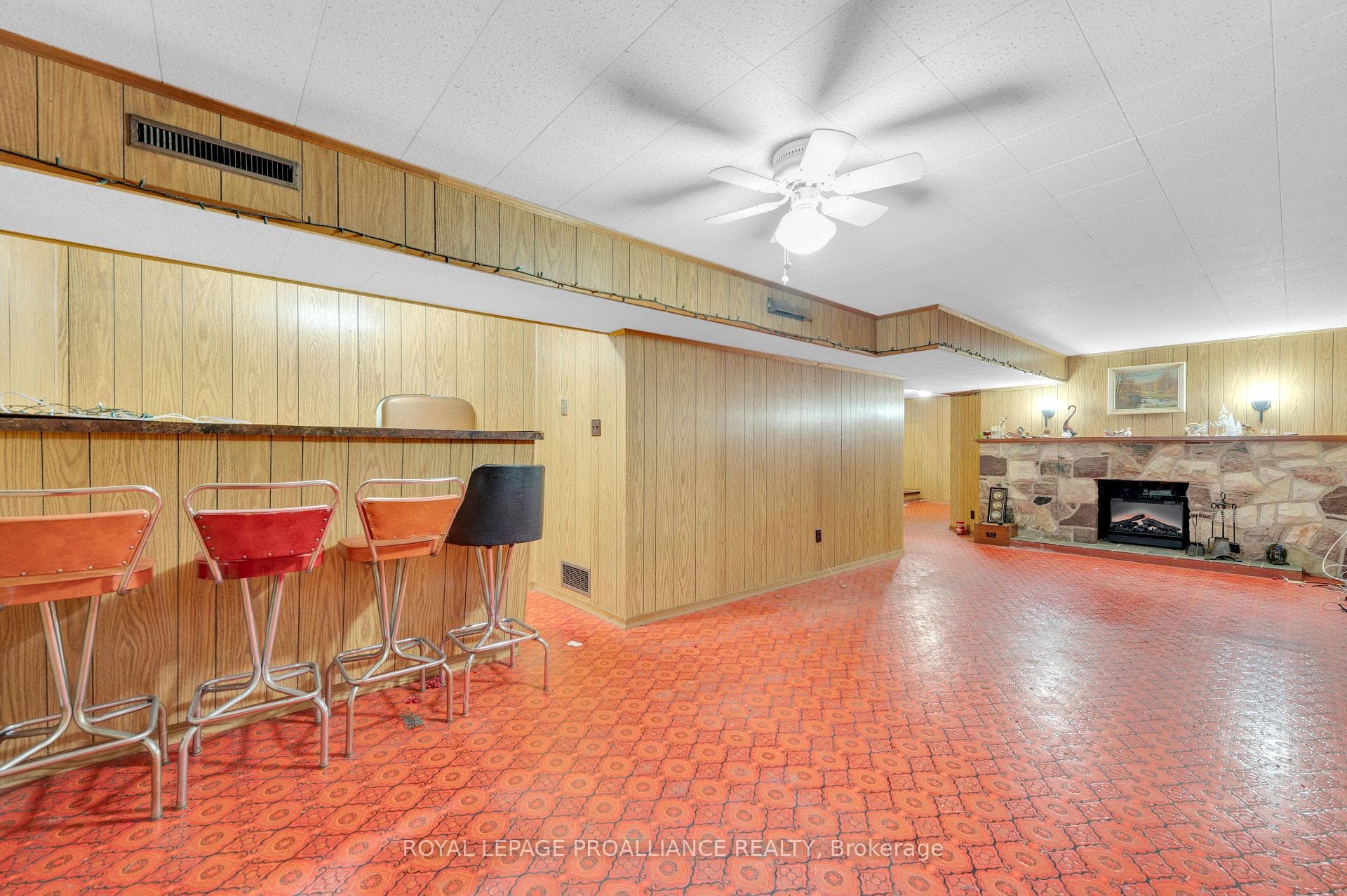 180 Foster Avenue photo 23