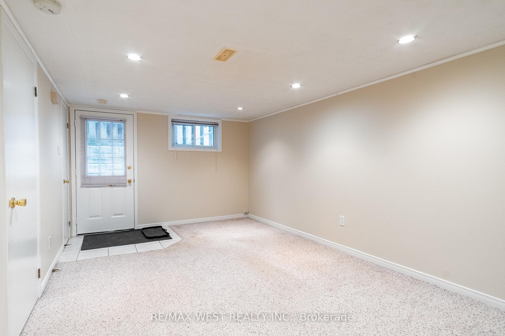 380 Tareyton Road photo 28