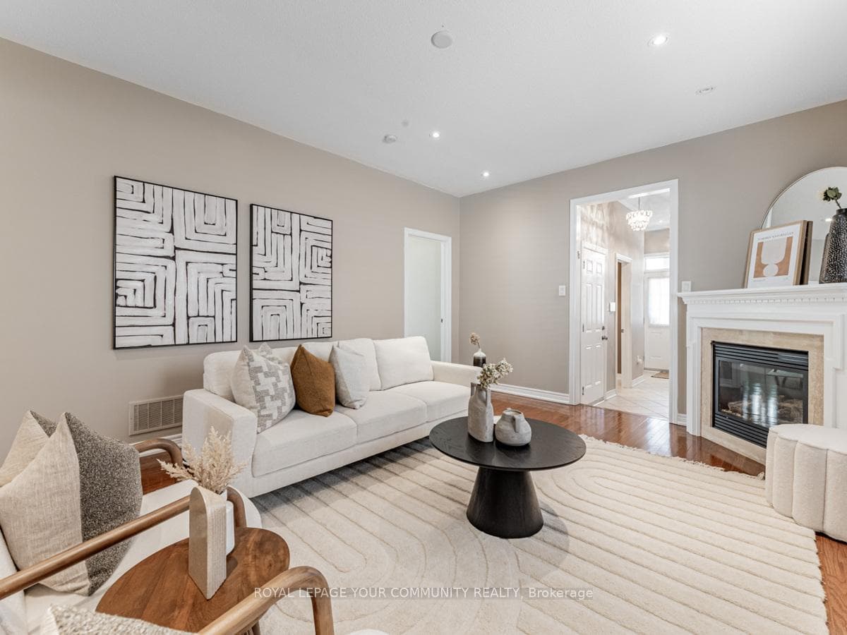 201 Queen Filomena Avenue photo 11