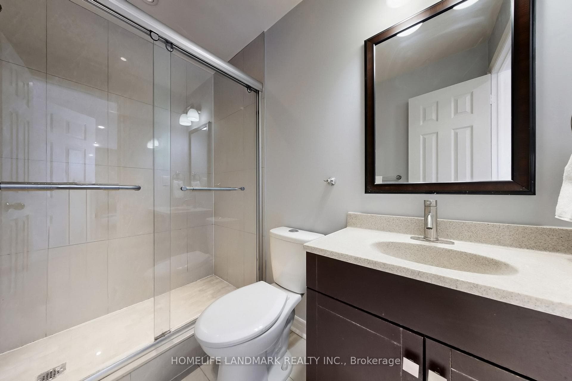 38 Pebblehill Square photo 32