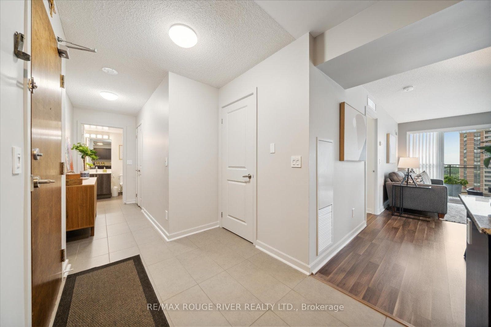 1235 Bayly Street Unit 902 photo 5