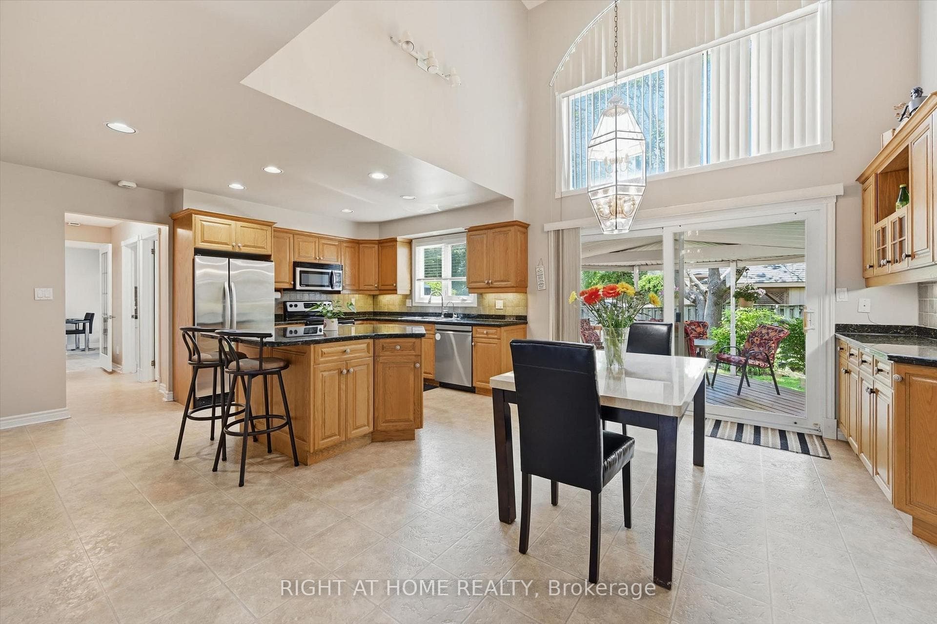 Primary Kitchen - Eat-in