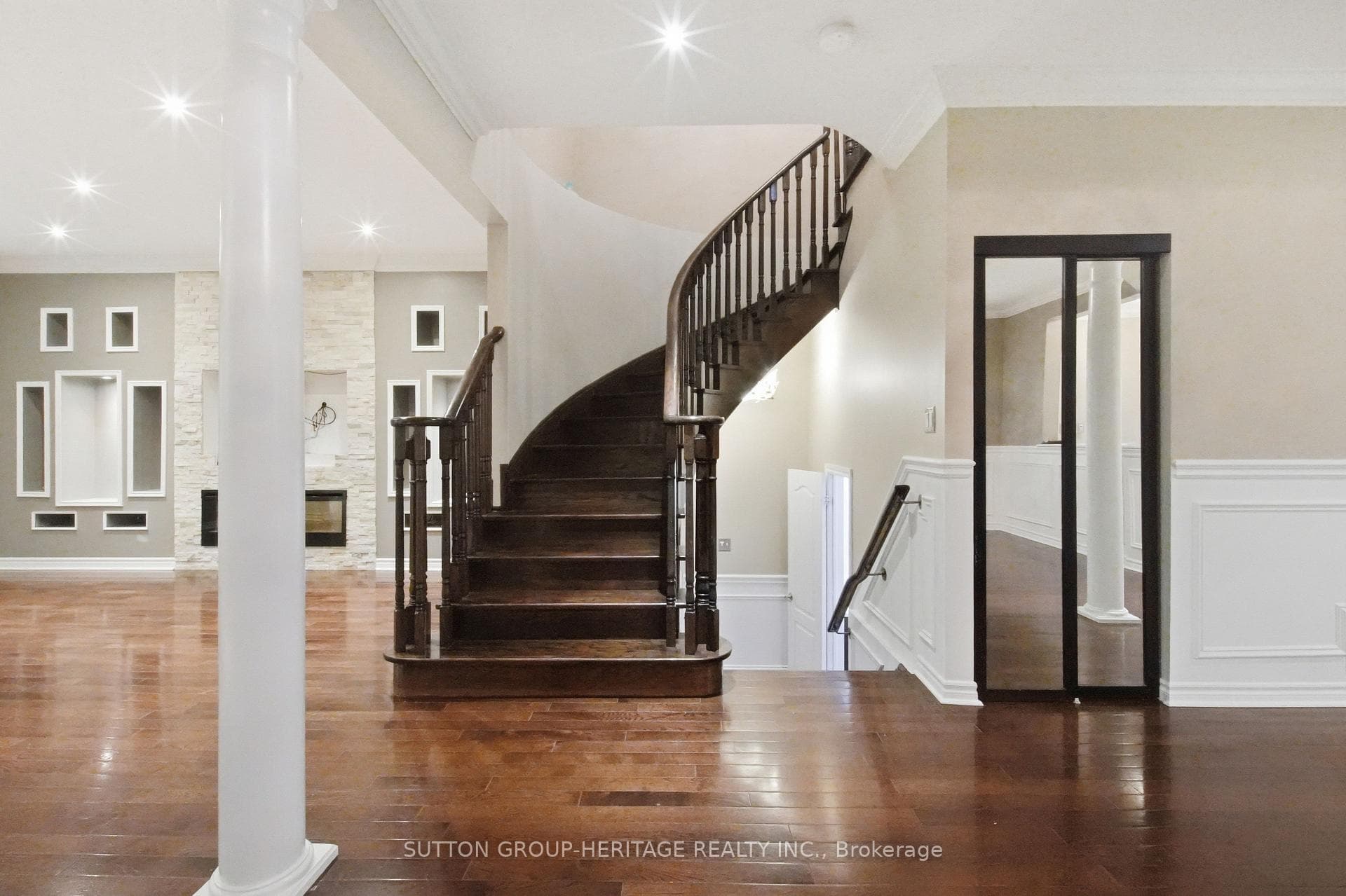 16 Shrewsbury Drive photo 19