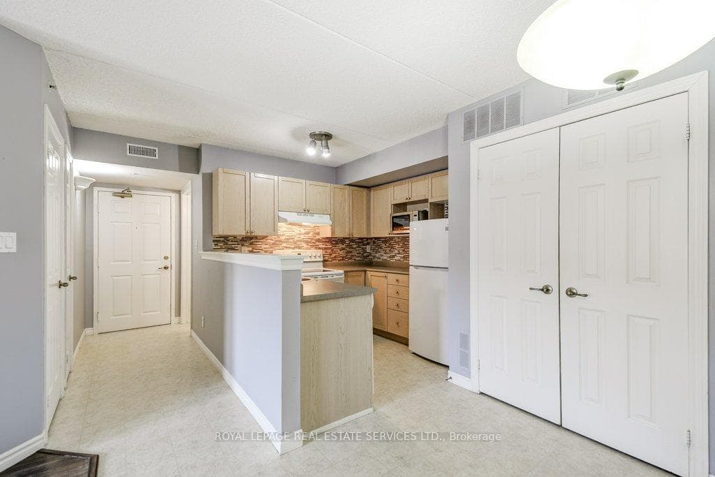 2065 Appleby Line Unit 210 photo 13