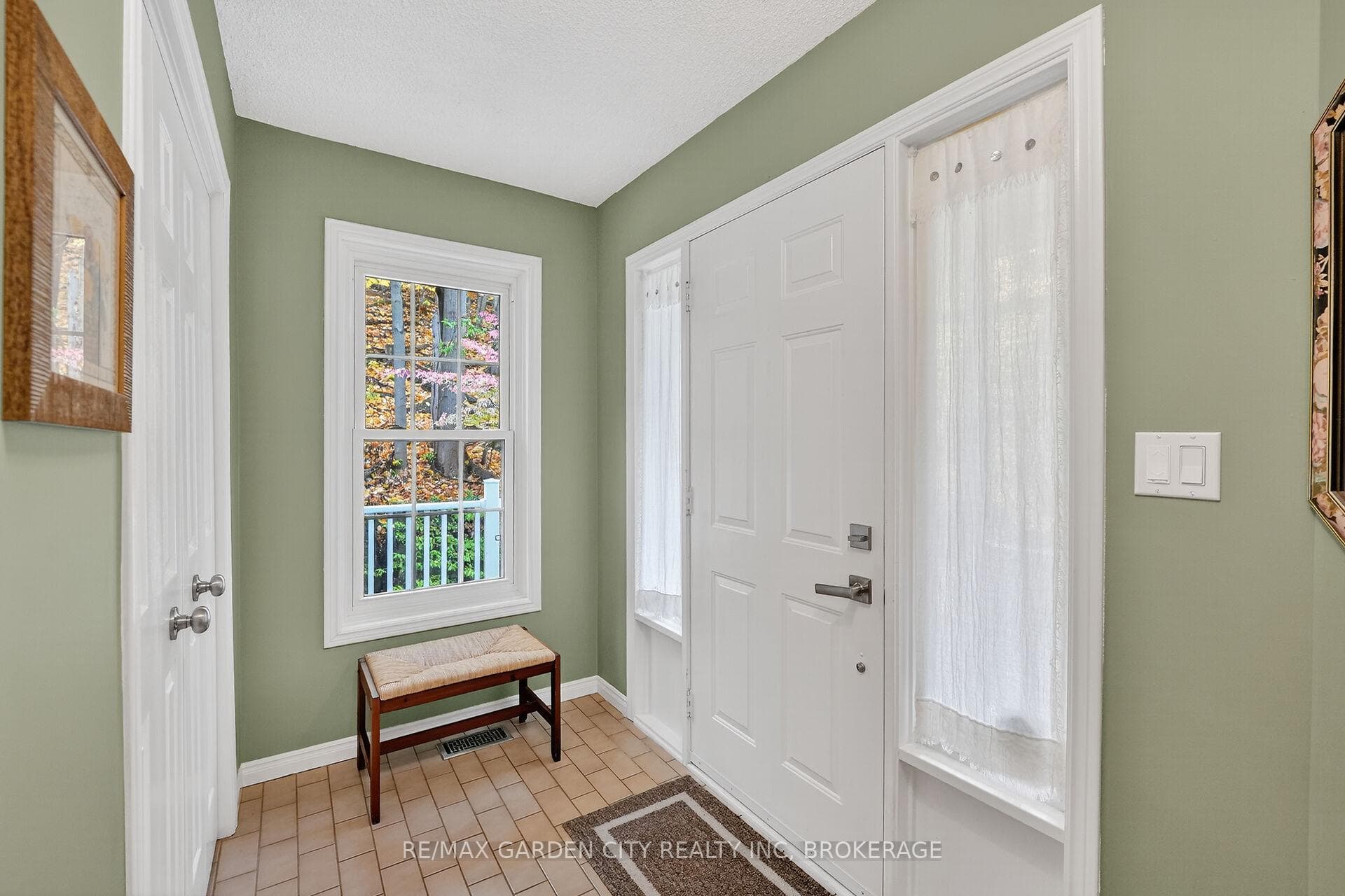 39 Orchard Parkway photo 4