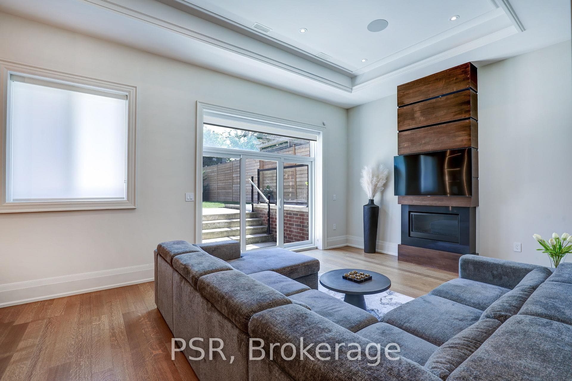 571 Broadway Avenue photo 35
