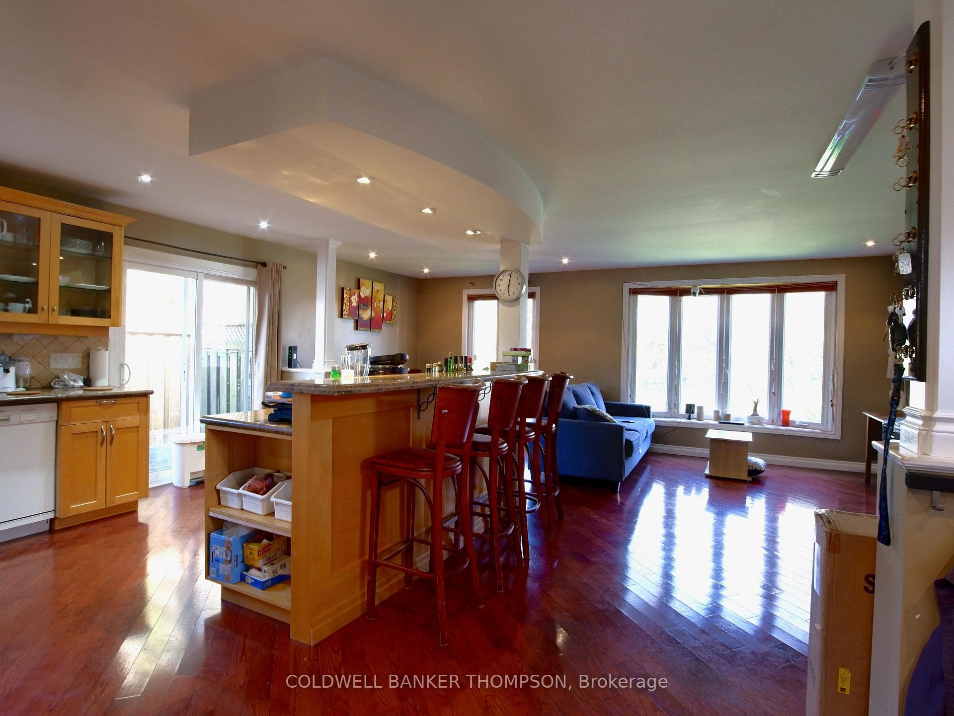 1286 Landfair Crescent photo 2