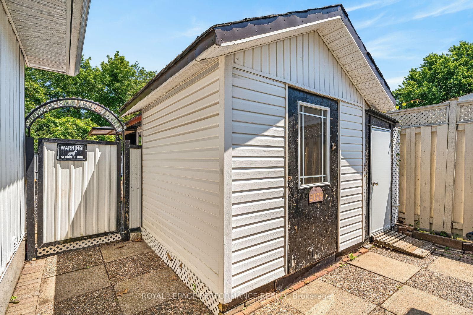 2179 Erinbrook Crescent photo 6
