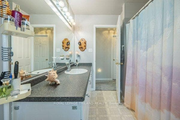 54 Ponsford Place photo 13