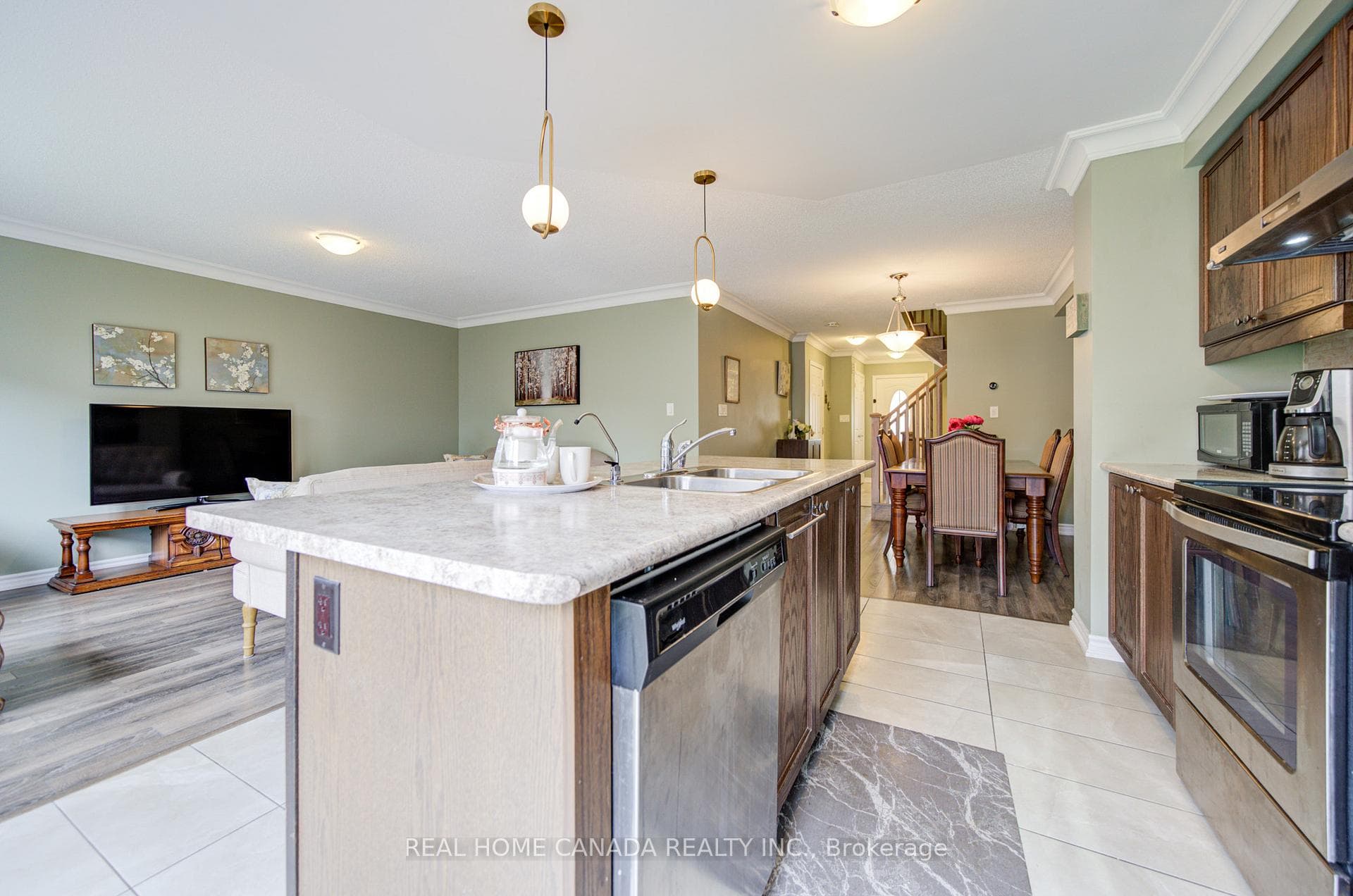 566 Laking Terrace photo 14