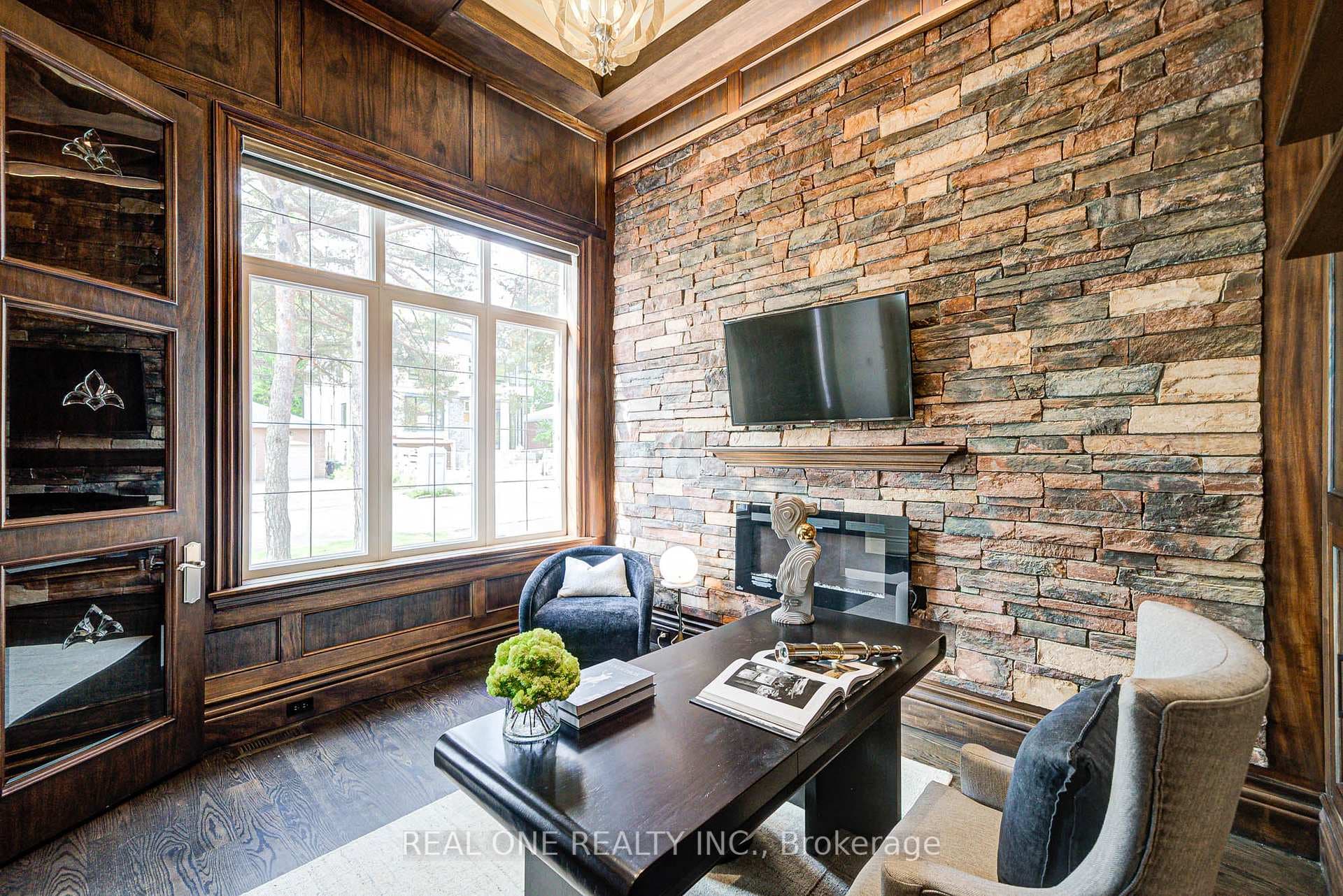 352 Byng Avenue photo 4