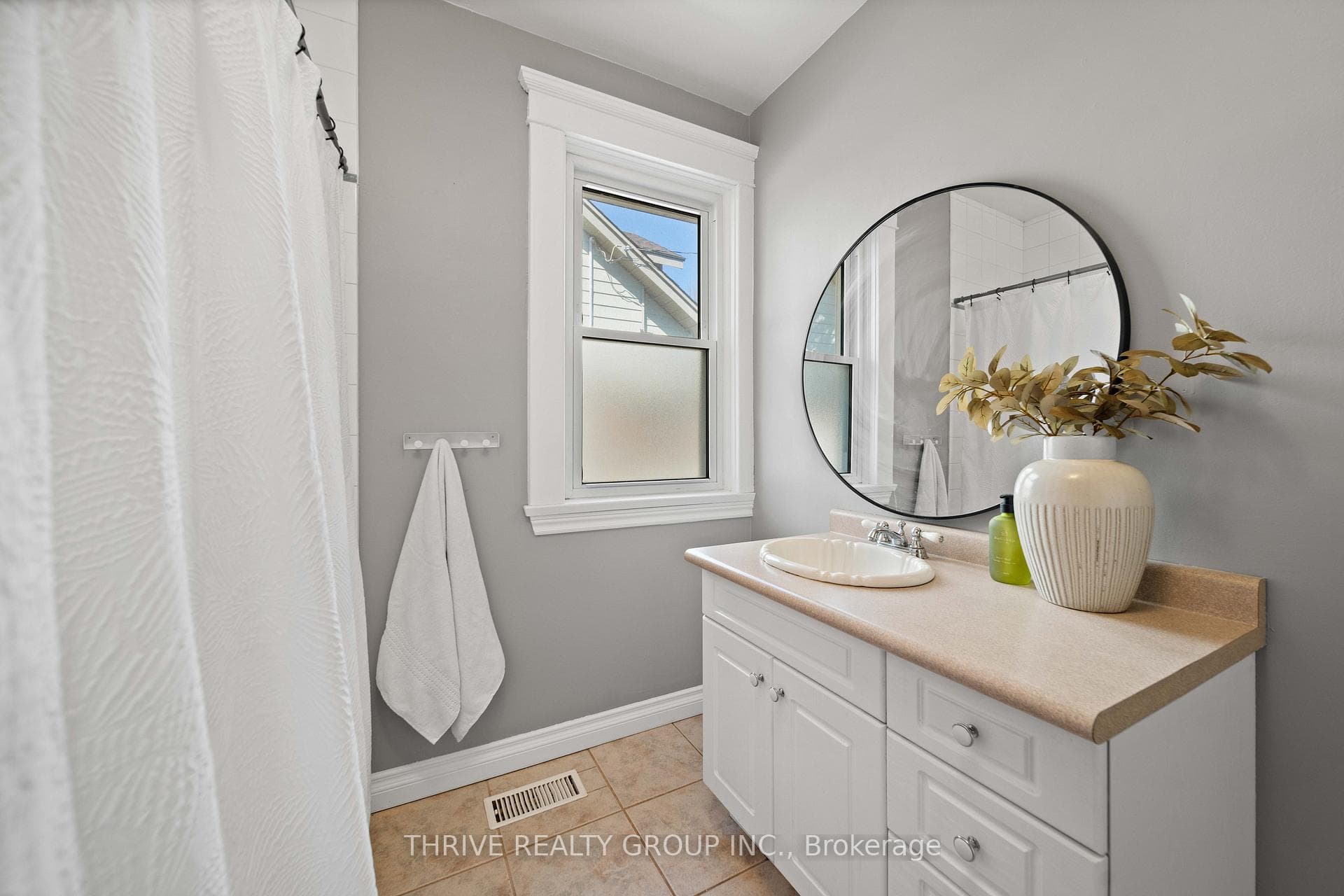 123 Thornton Avenue photo 19