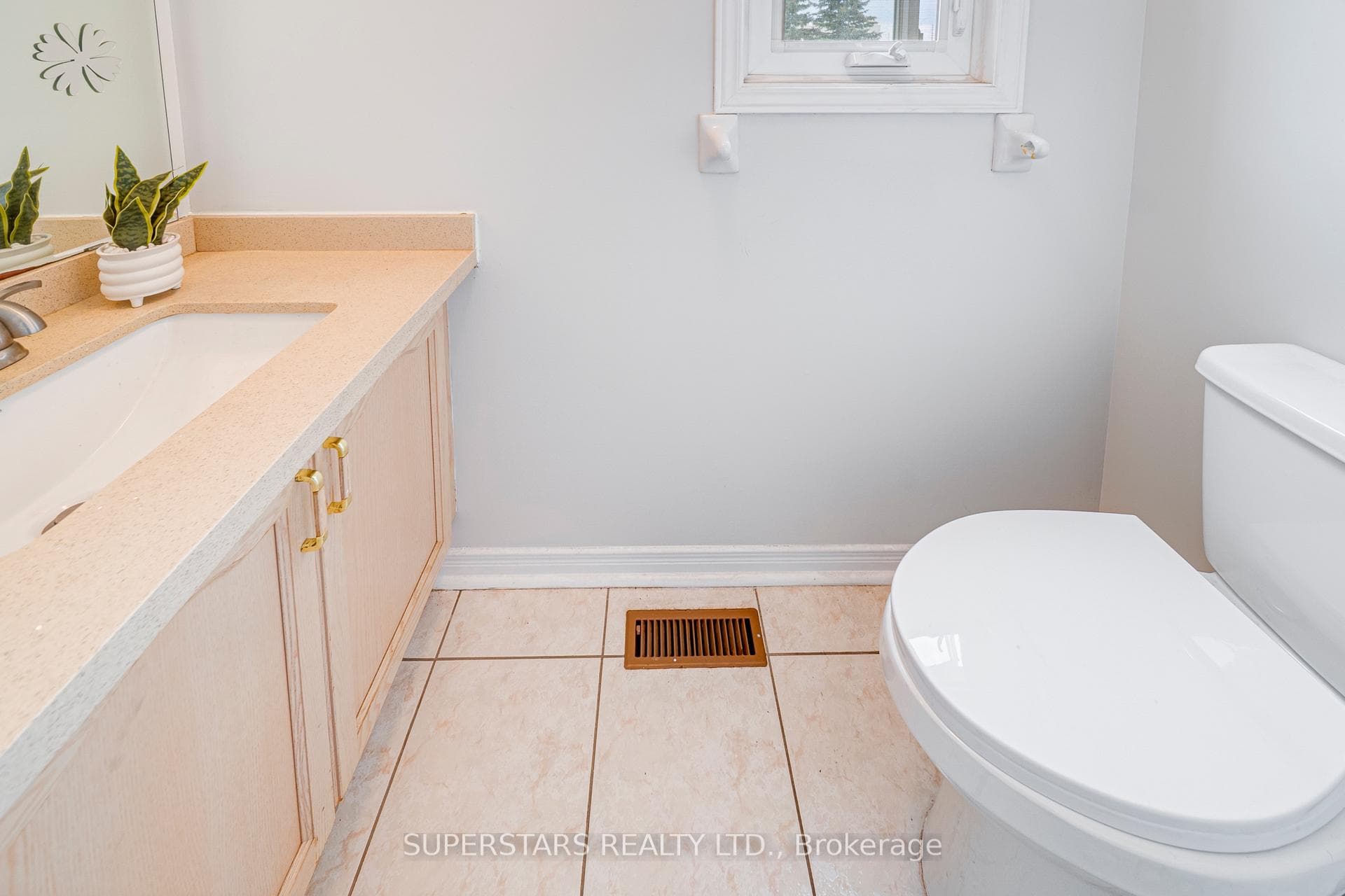1 Baffin Court photo 9
