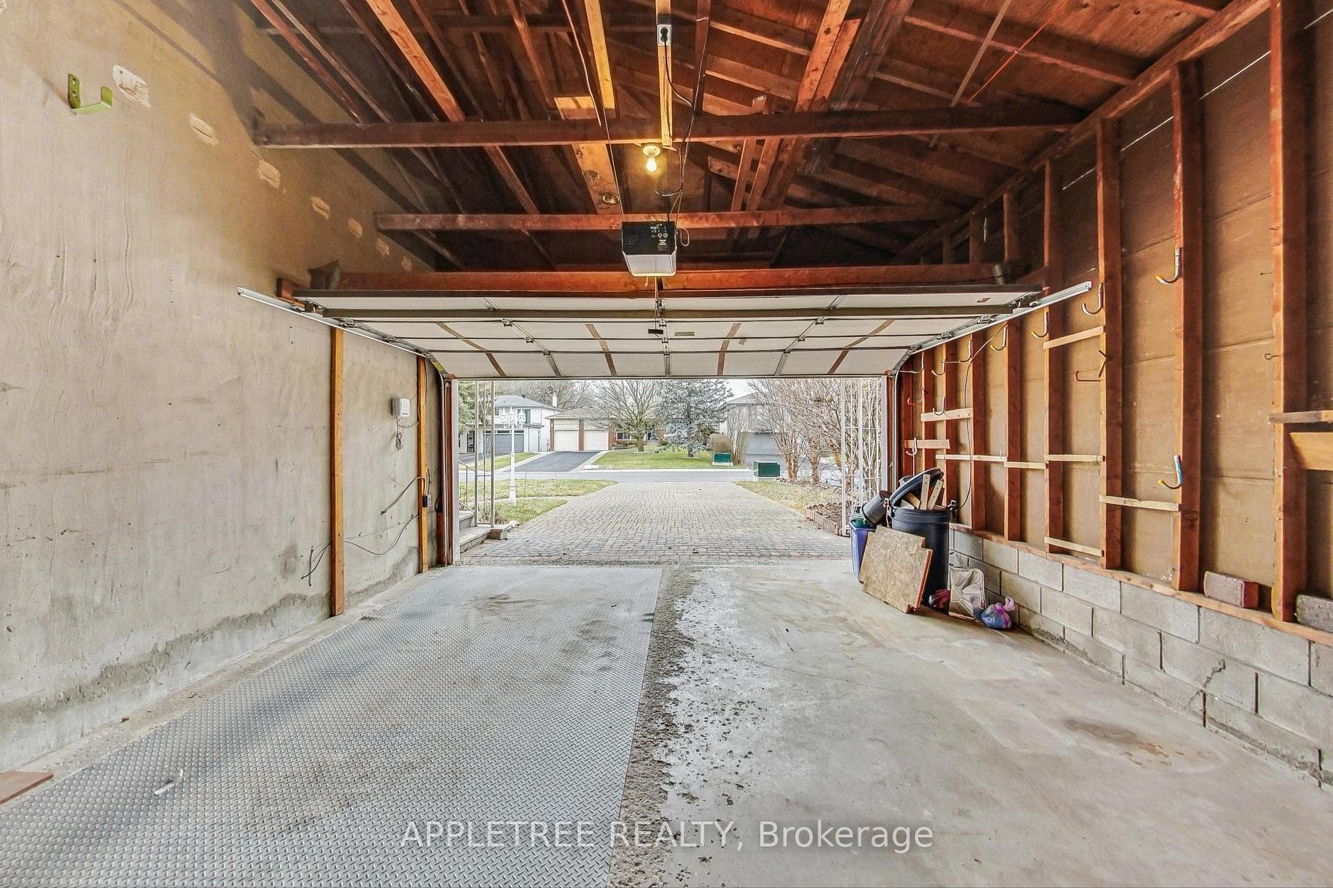 9 Wiarton Court photo 38