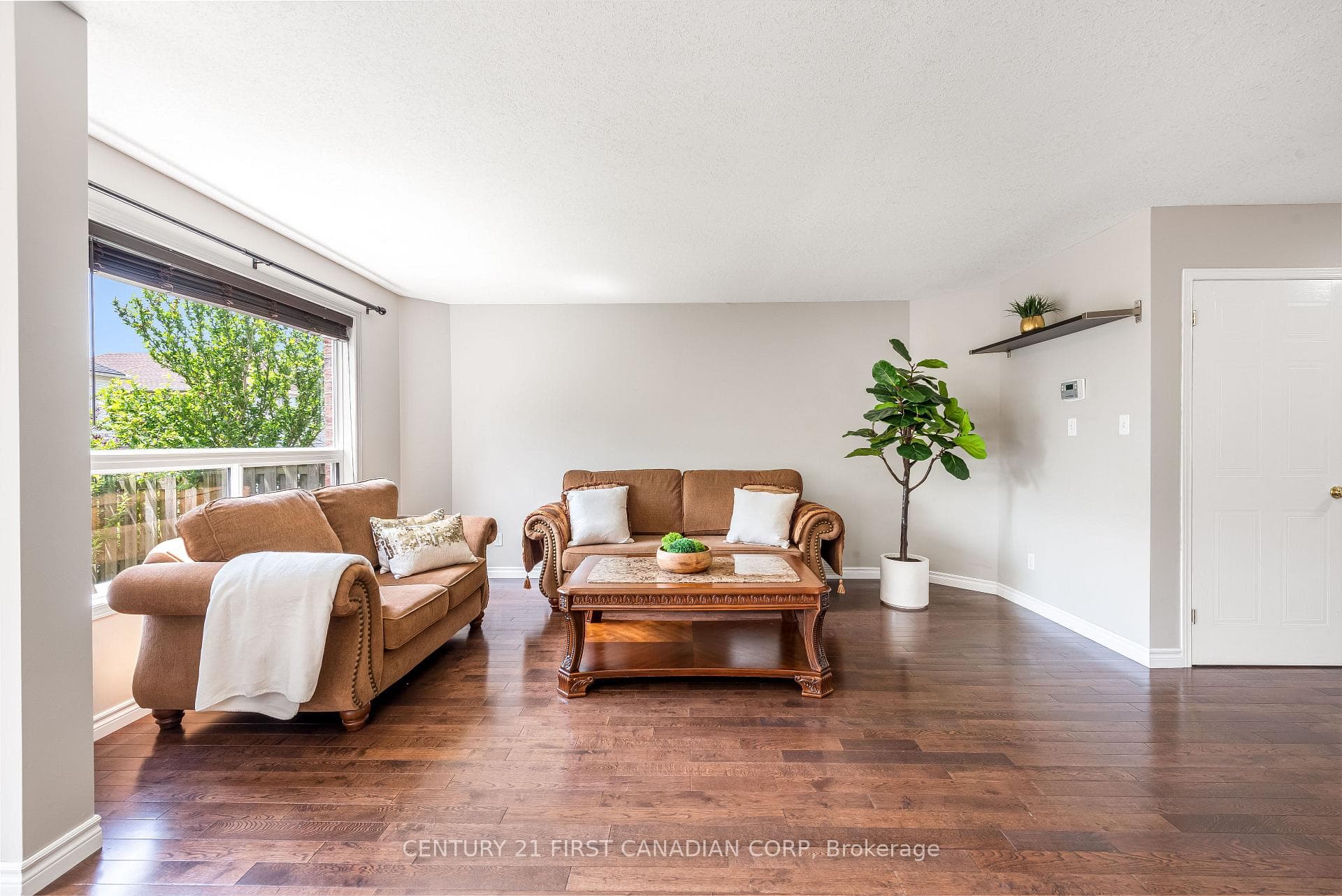 880 BLACKSMITH Street photo 11