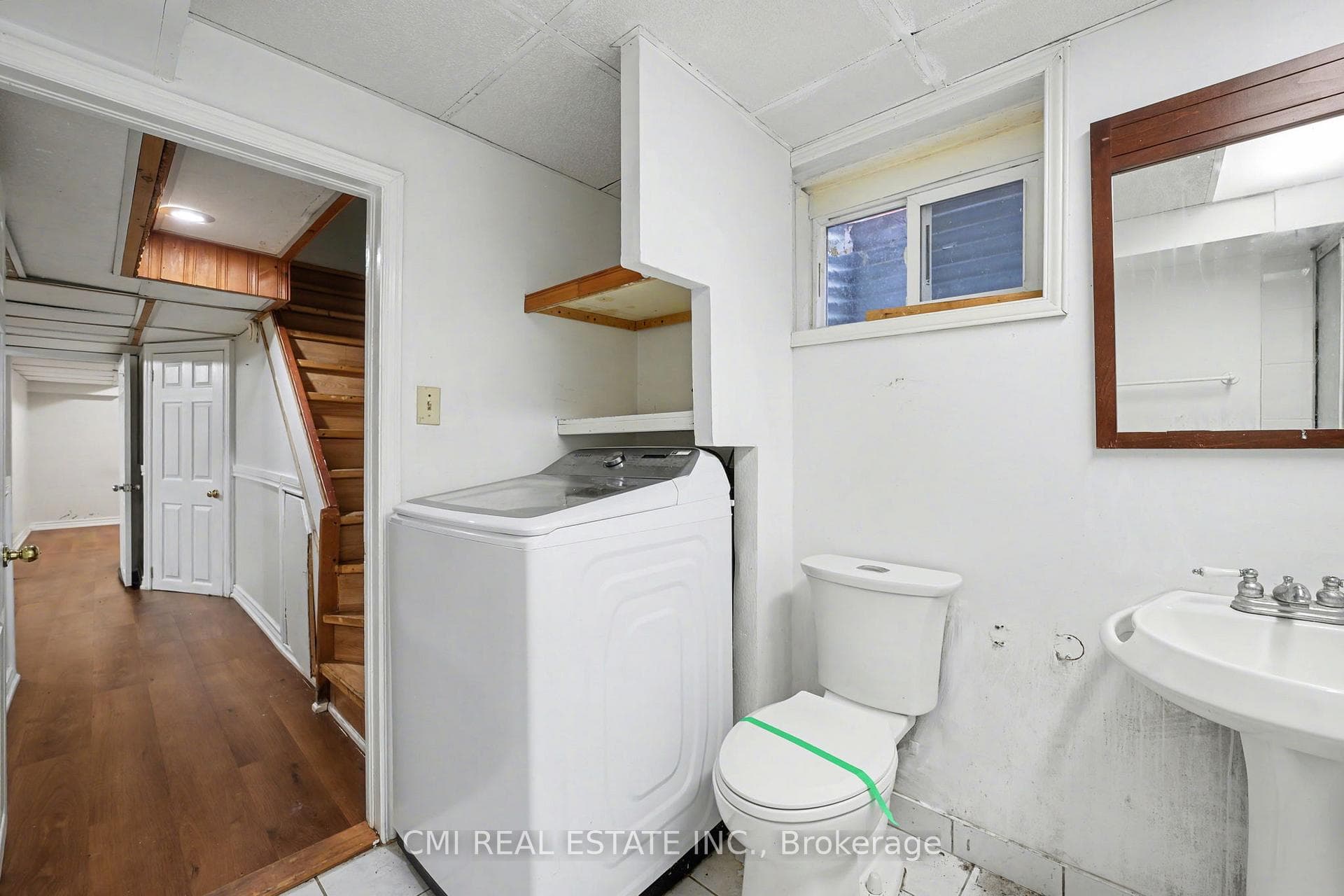 993 Lucerne Crescent photo 35