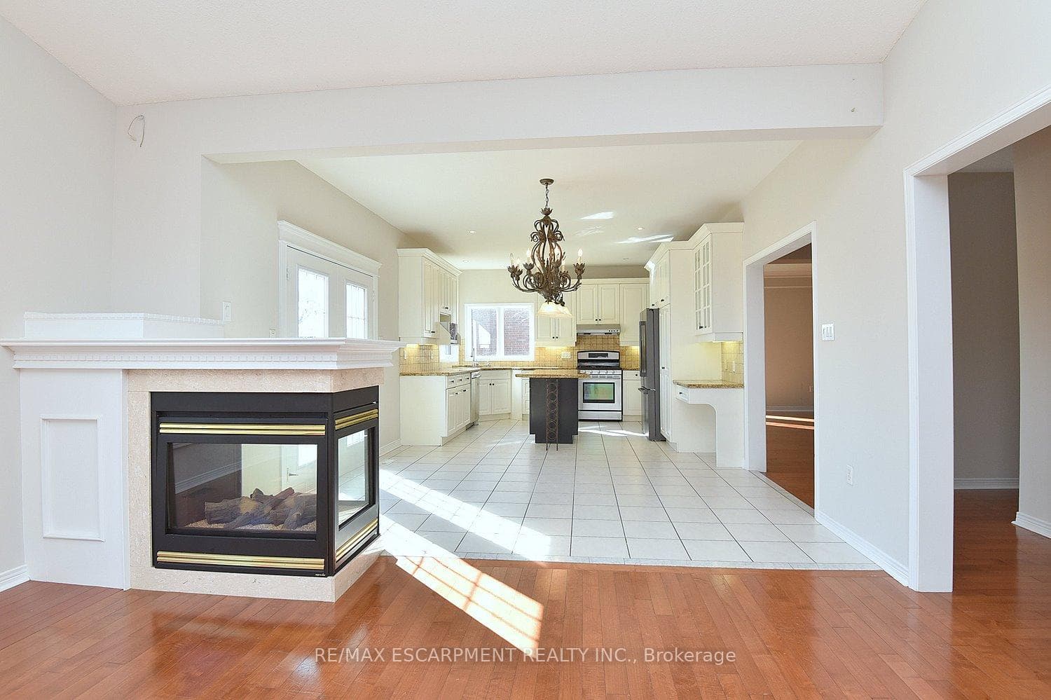 4358 Latimer Crescent photo 13