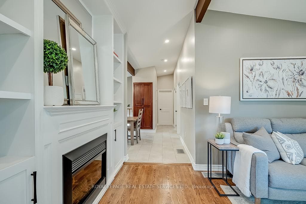 380 Duncombe Drive photo 8