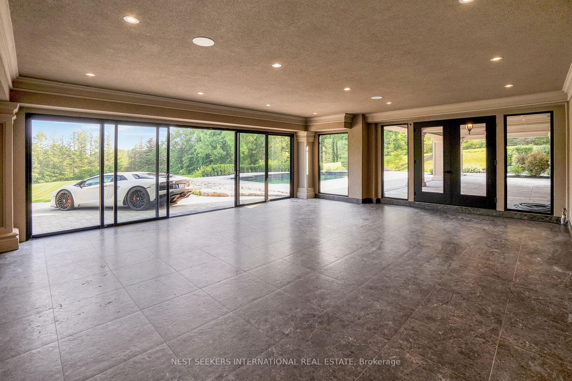 141 Kingscross Drive photo 31