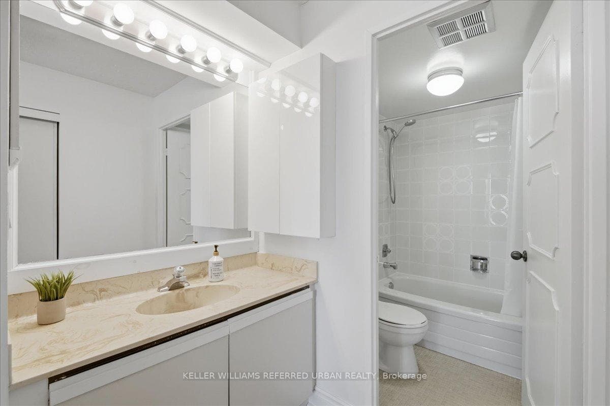 33 Elmhurst Avenue Unit 2009 photo 23