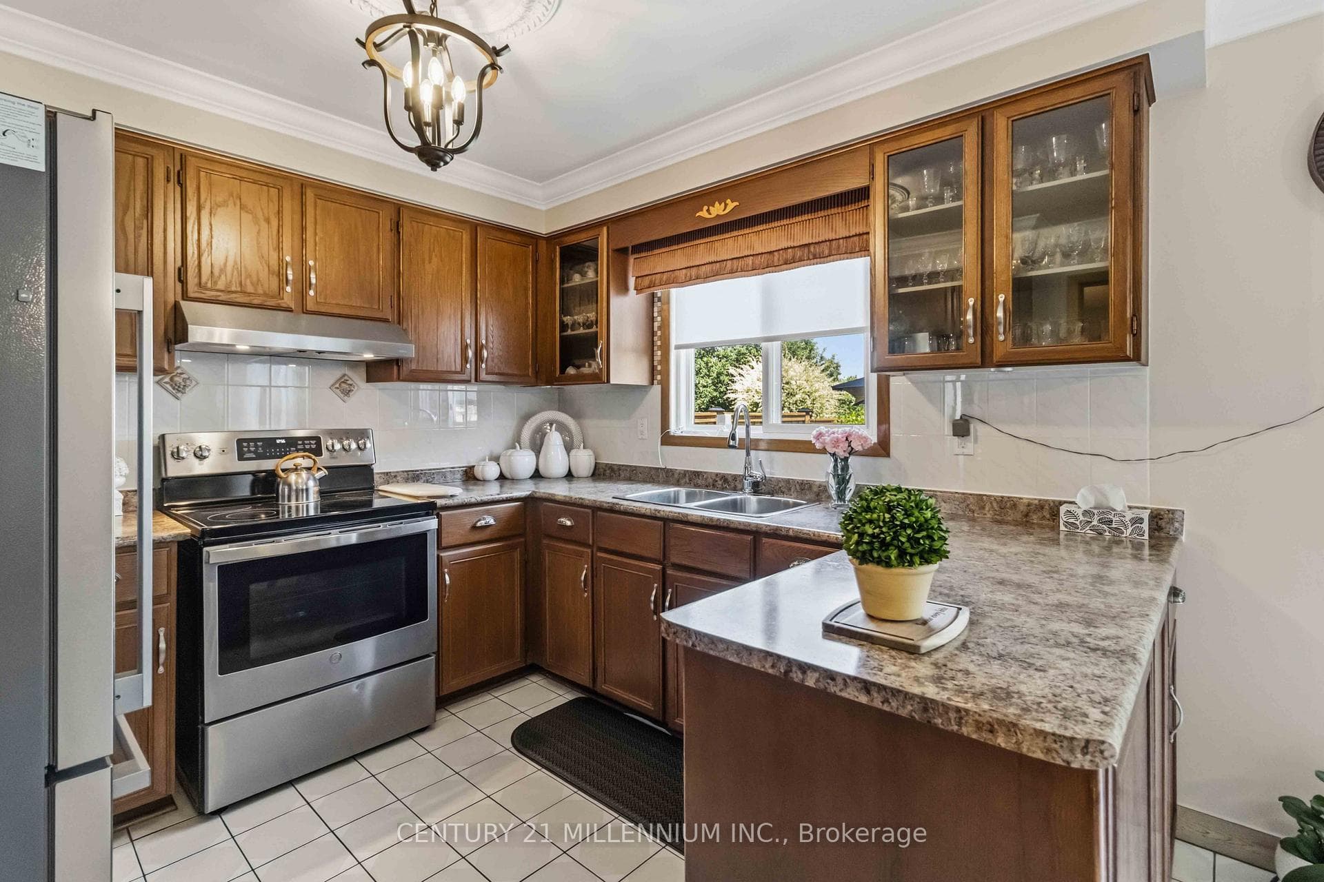 83 Sunforest Drive photo 13