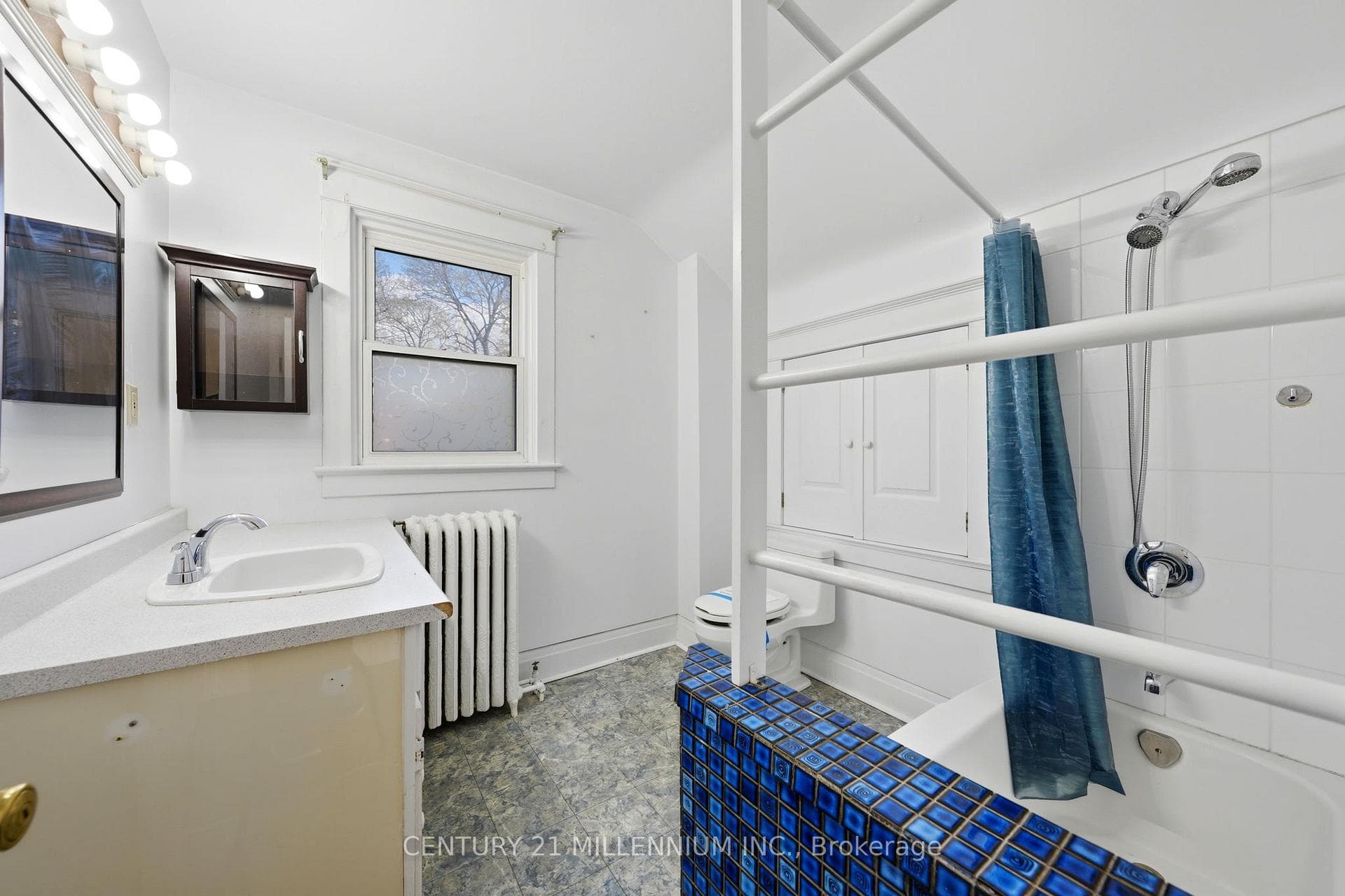 2585 Lake Shore Boulevard photo 22