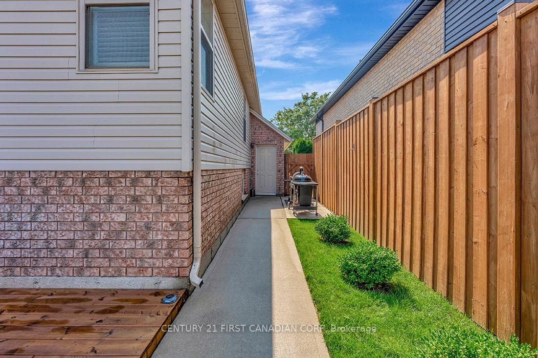 59 Carmichael Crescent photo 37