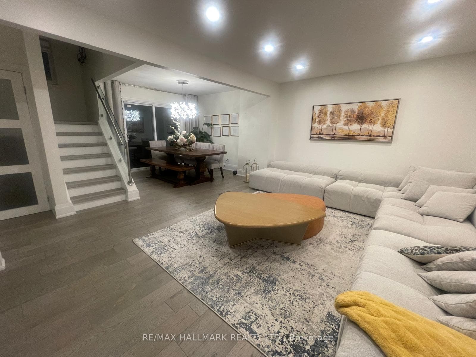 152 upper canada Drive photo 3