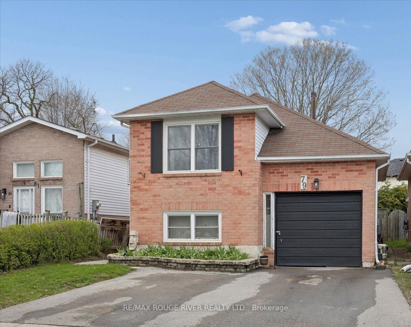 Double driveway with Side-by-side parking