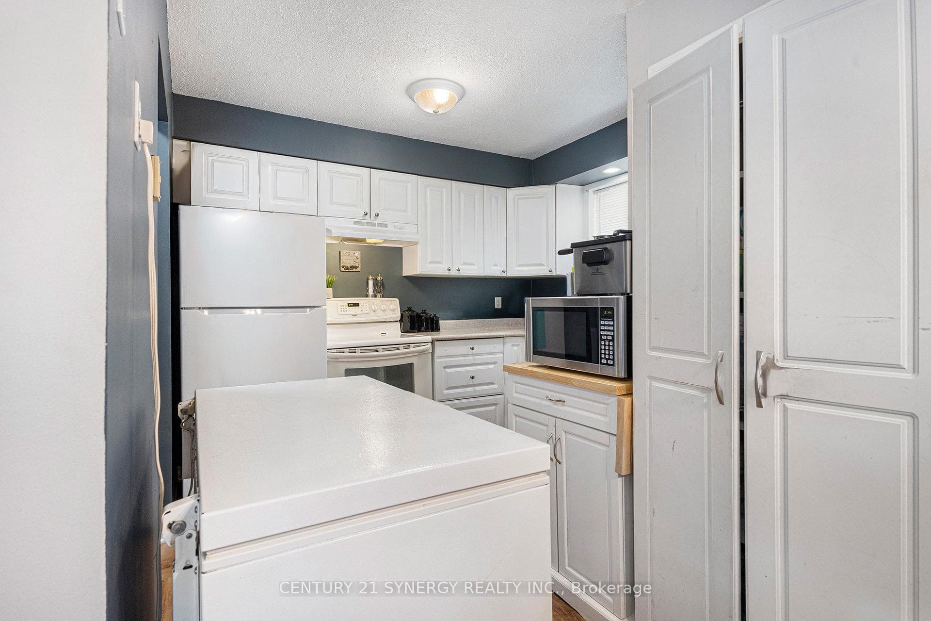 389 Thomas Street photo 7