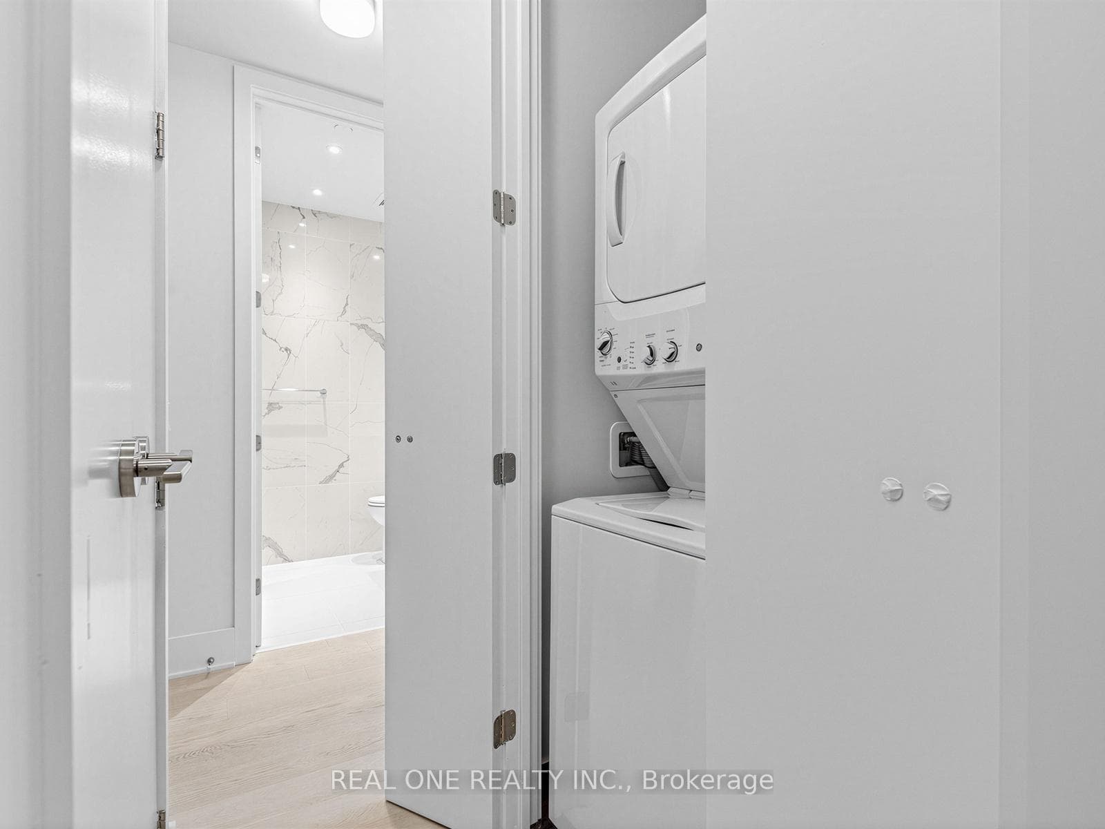 11 Yorkville Avenue Unit 5703 photo 5