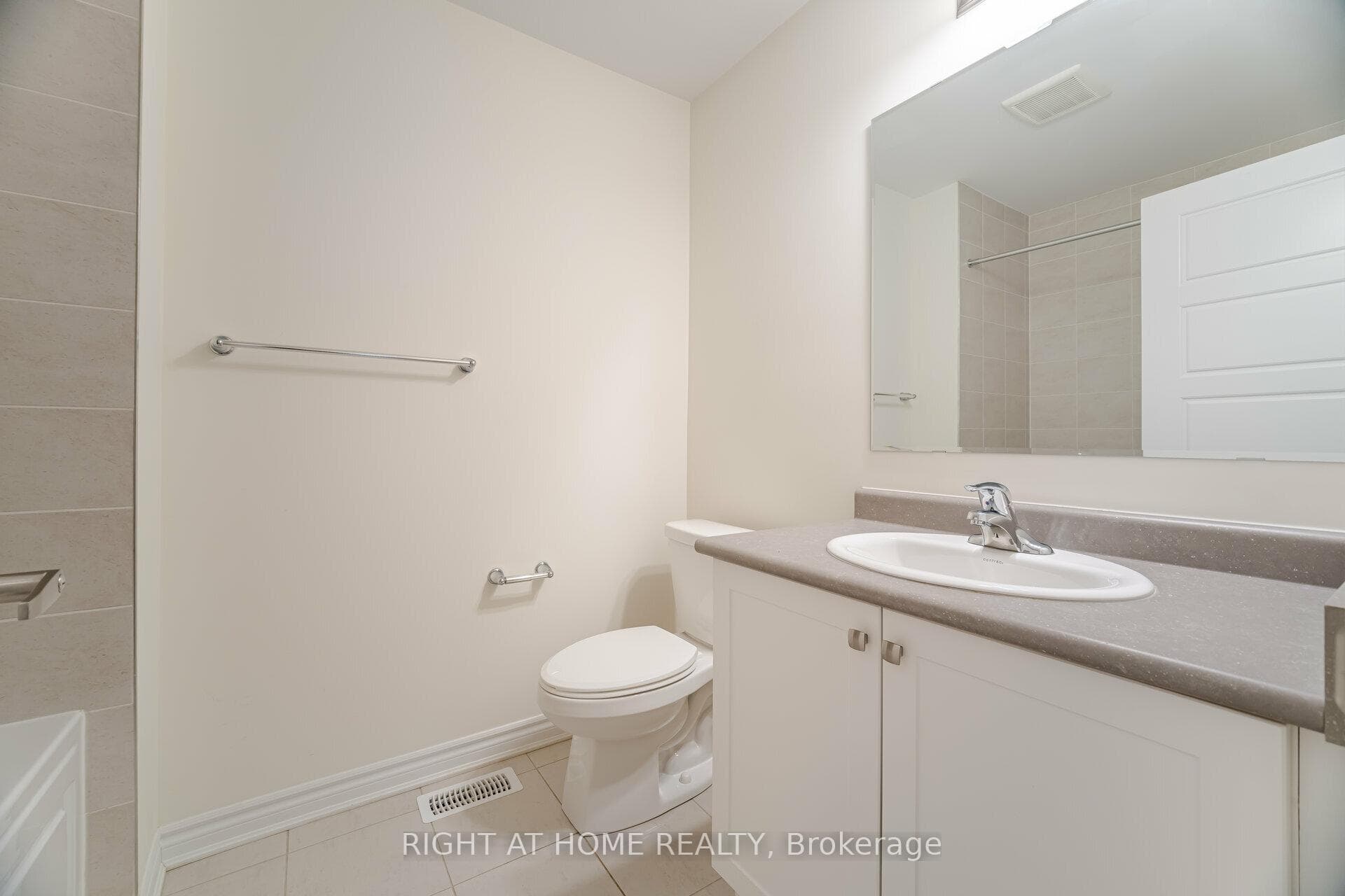 908 Sumac Gardens photo 36