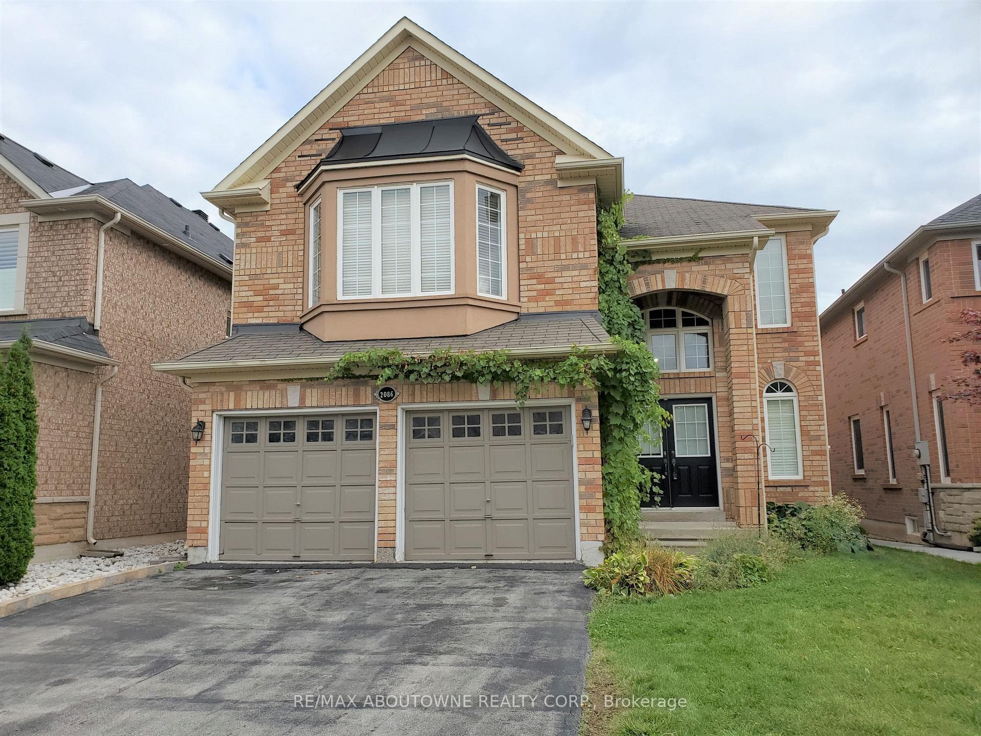 2086 Youngstown Gate photo 1