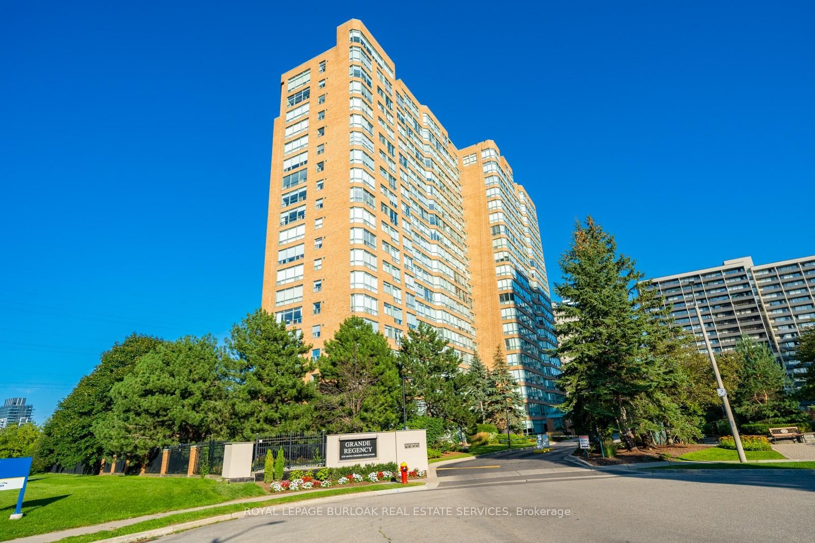 1276 Maple Crossing Boulevard Unit 606 photo 1