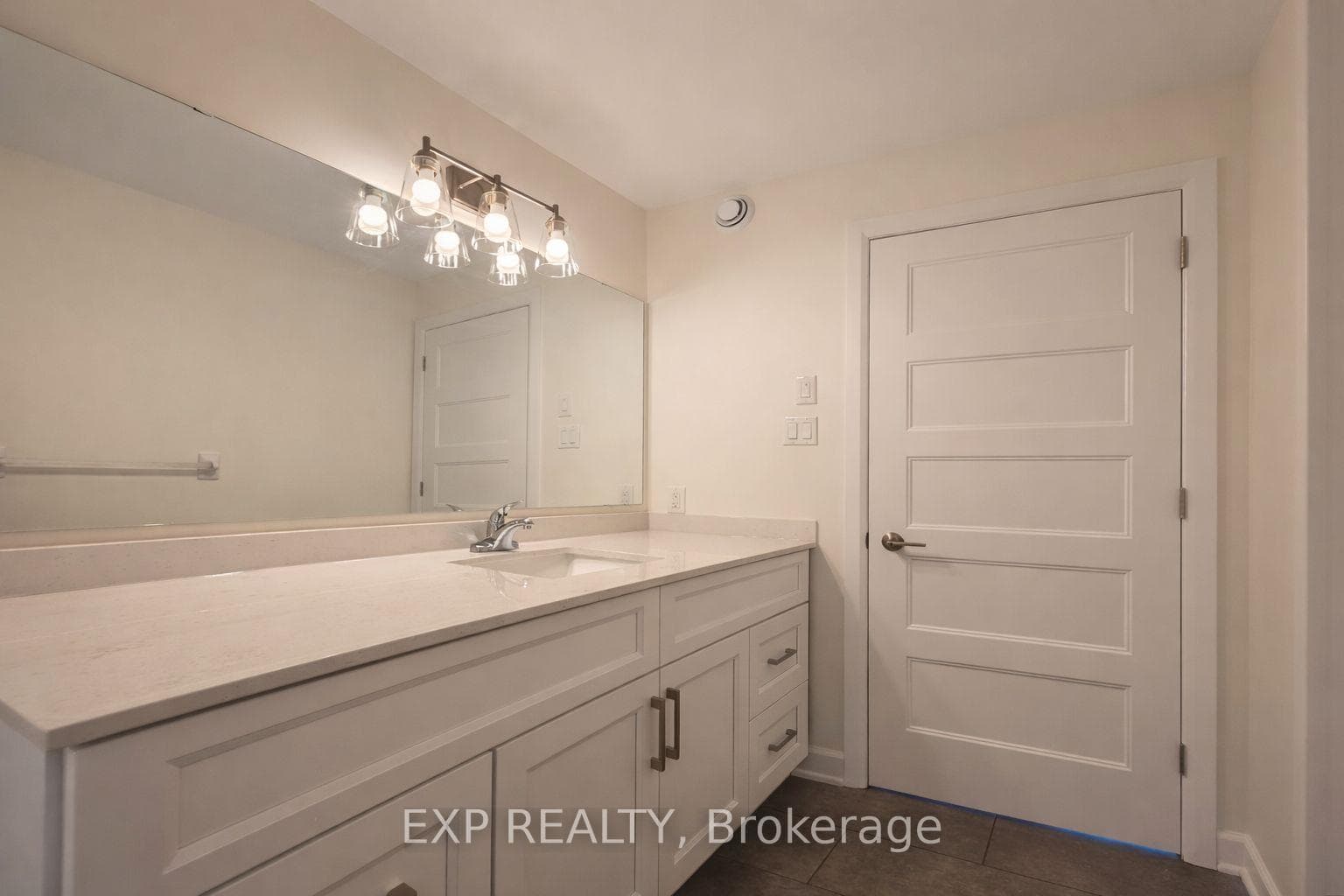 331 Voyageur Place photo 9