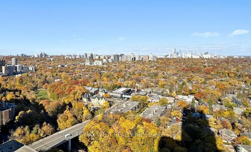 395 Bloor Street Unit 4905 photo 7